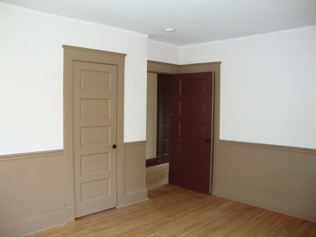 Building Photo - Walking Distance to St. Mary's Hospital and Downtown Rochester
