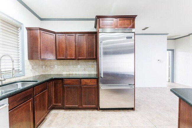 Building Photo - Spacious 3-Bedroom in Gated Community