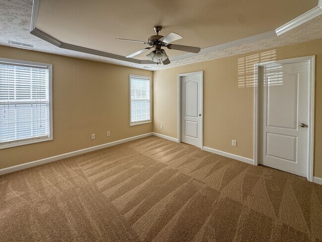 Building Photo - Charming 3 Bed 2 Bath Raeford Home with Fe...