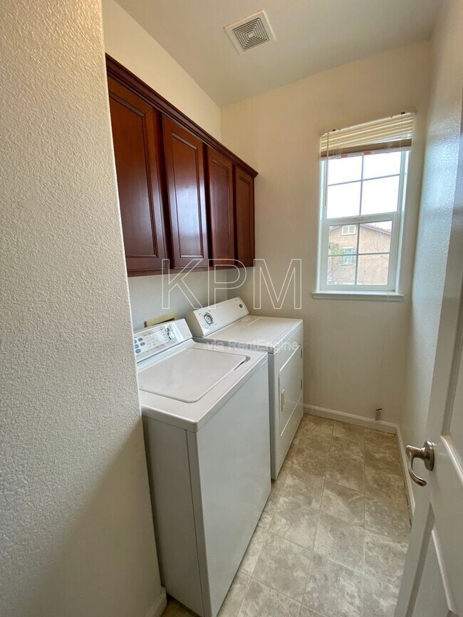 Building Photo - 10814 Peony Pl Dr