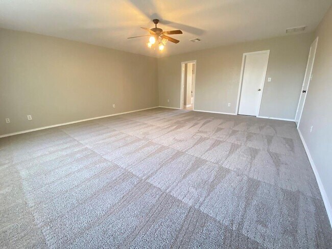 Building Photo - 330 Mistletoe Ln