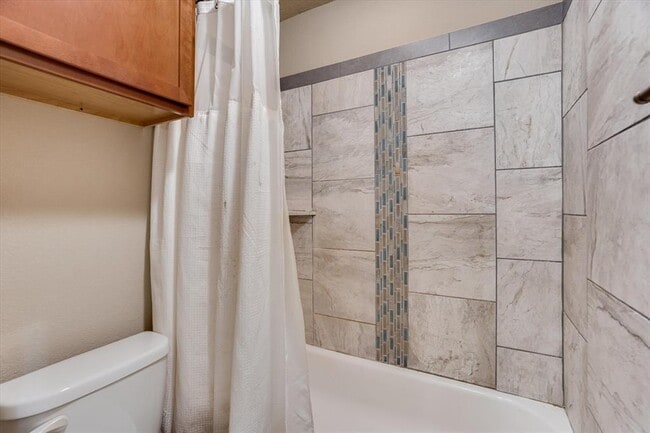 Building Photo - 154 Woodcreek Dr