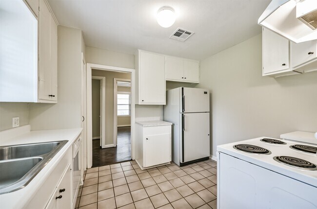 Building Photo - 4924 Palmetto St