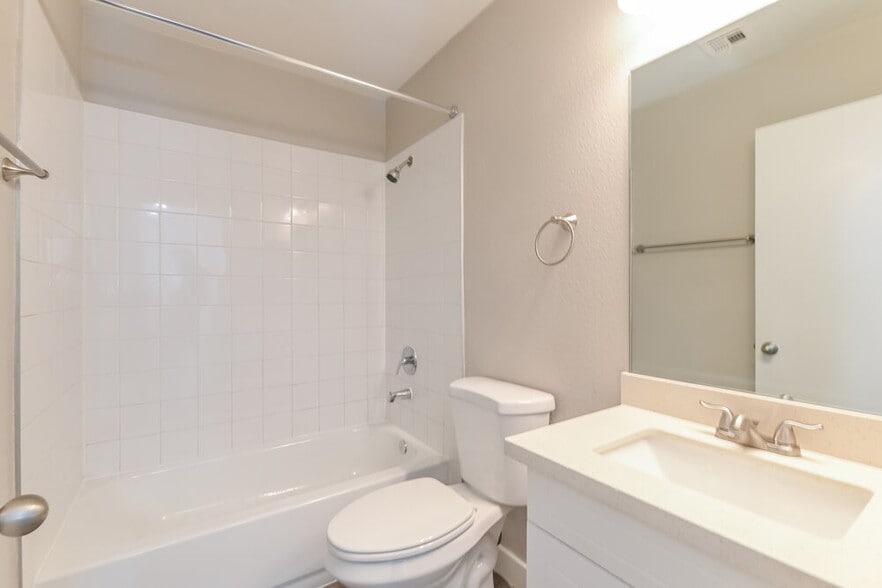 Building Photo - 1057 Spotted Bull Ct