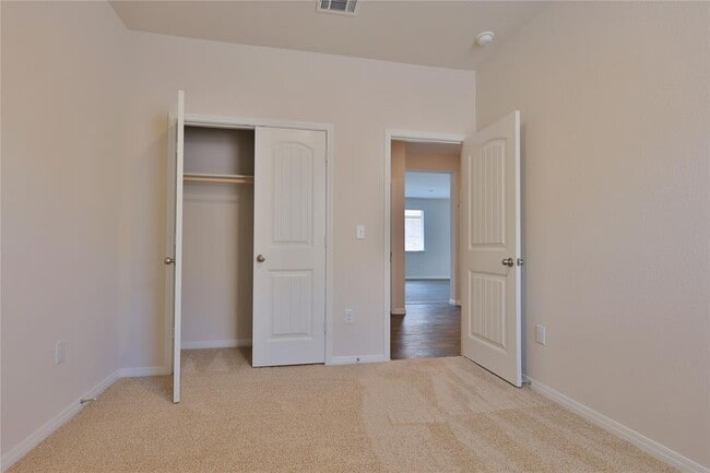 Building Photo - 132 Mackinac Ln
