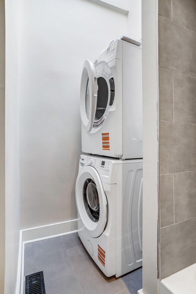 Building Photo - 1526 2nd St SW