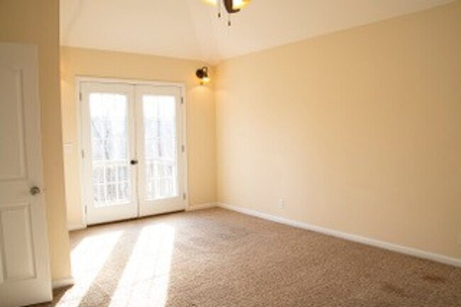 Building Photo - 514 Winding Bluff Way