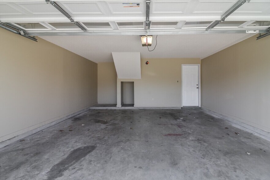 Building Photo - 8207 Cross Point Dr