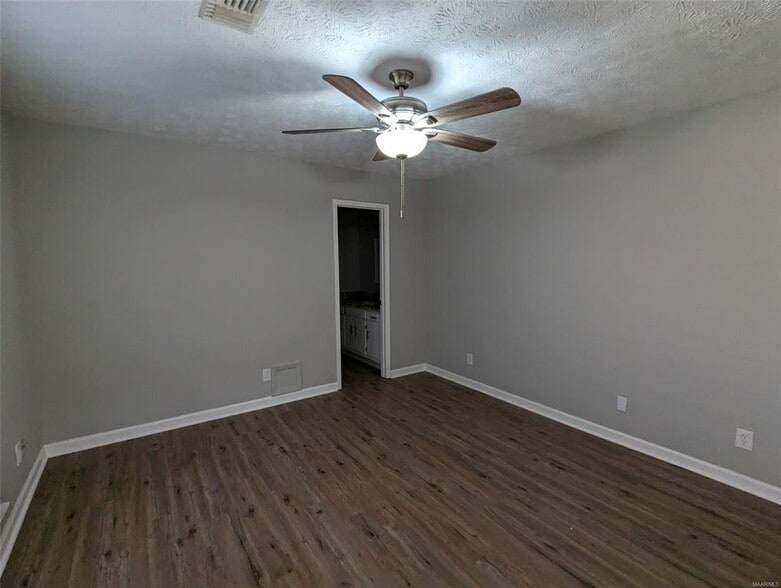 Building Photo - 536 Hollow Wood Rd