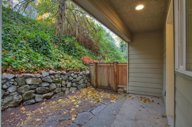 Building Photo - Mt. Baker - Beautiful 3 Bedroom / 2.5 Bath Townhome w/ Garage