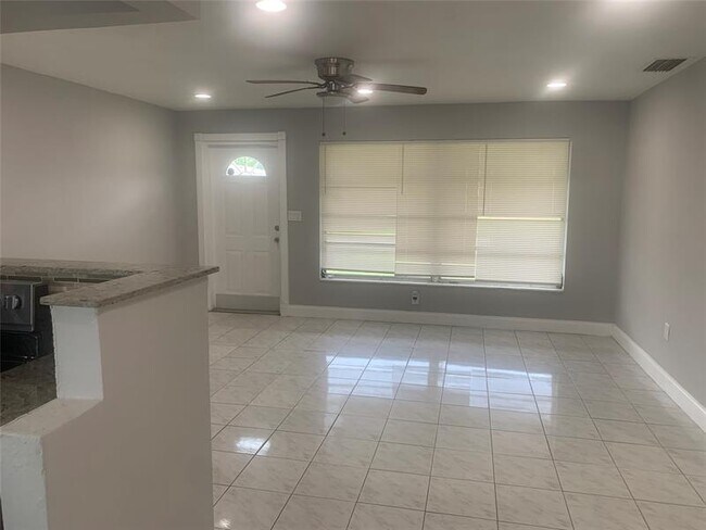 Building Photo - 2761 NW 69th Ave