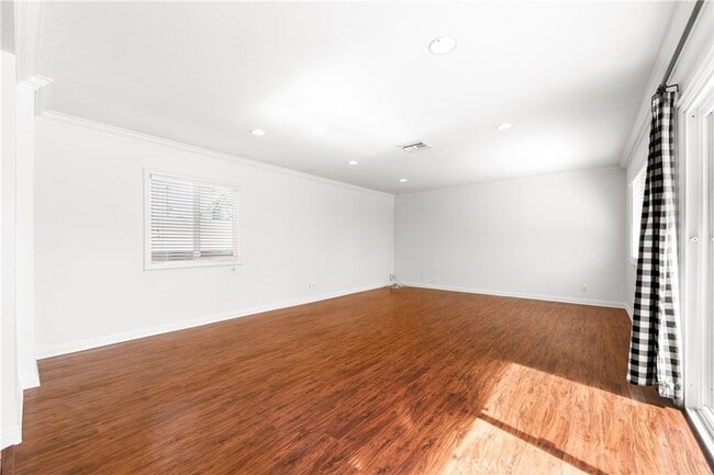 Building Photo - 5892 Meadowlark Dr