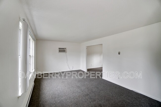 Building Photo - 1006 Ranch Dr