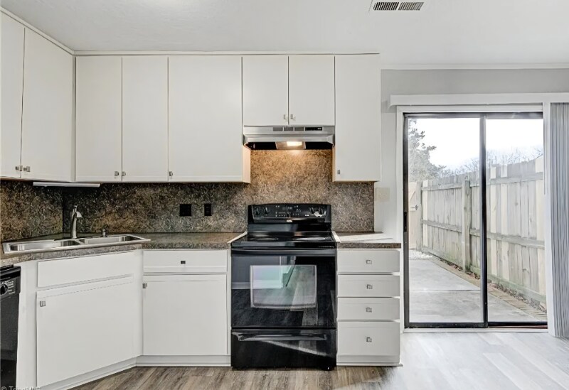 Building Photo - 561 Brookside Ct