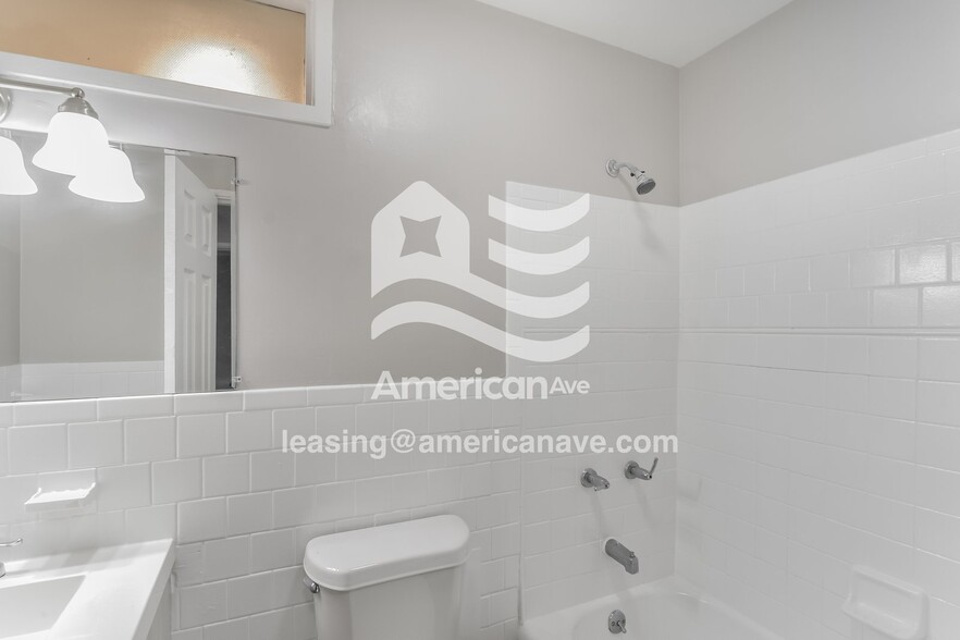 Building Photo - 1884 Hill Hedge Dr