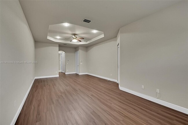 Building Photo - 9051 Edgewater Bend