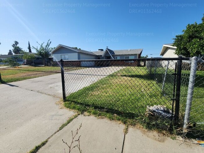 Building Photo - 3 Bedroom 2 Bath house