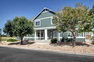 Building Photo - Rare Sapphire Pointe 2 bed townhome for lease great location in Castle Rock.