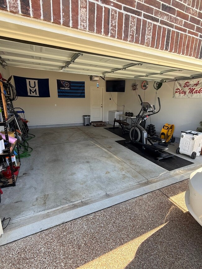 Building Photo - 430 Maple St