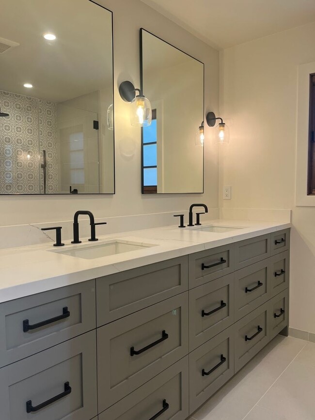 Building Photo - Completely Remodeled Home in Prime Los Gat...