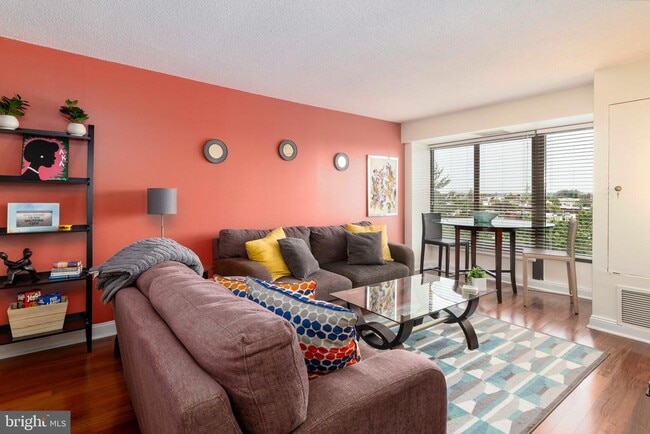 Building Photo - 2001 Hamilton St