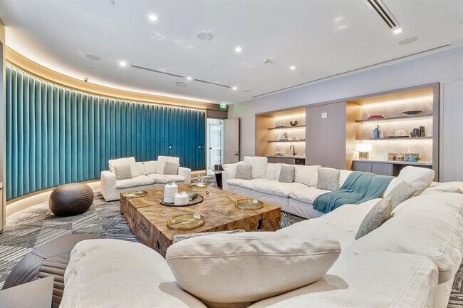 Building Photo - 1116 N Ocean Blvd