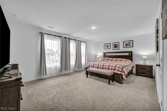 Building Photo - 704 Maple Hollow Ct