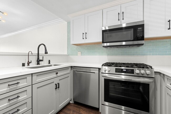Building Photo - MOVE IN SPECIAL- $500 off First Months Ren...