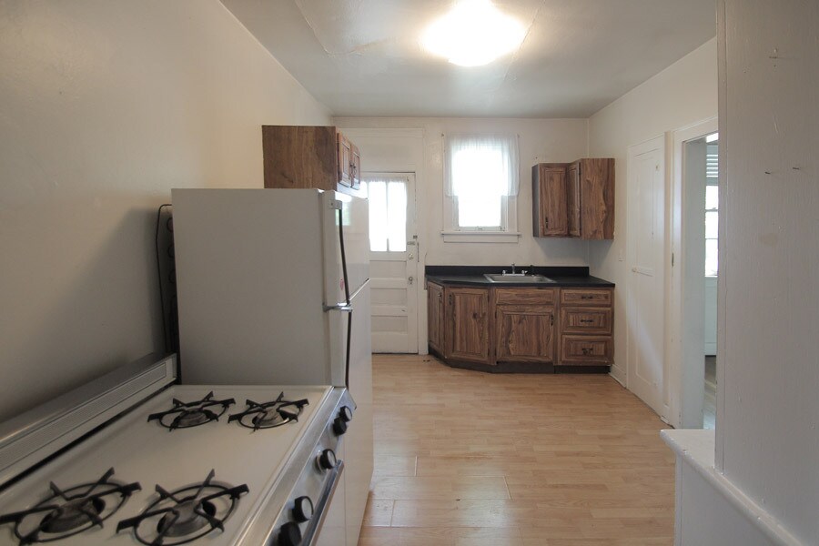 Building Photo - 8007 St Lawrence Ave