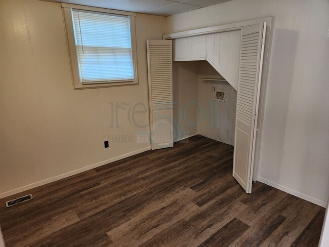 Building Photo - Great 3 Bedroom 1 Bathroom in Forest Heigh...