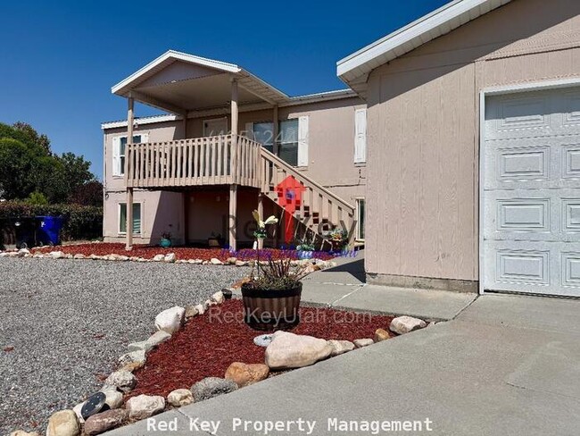 Building Photo - Hunter Way. Unit B