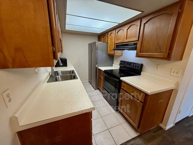 Building Photo - 286 W Palomino Dr