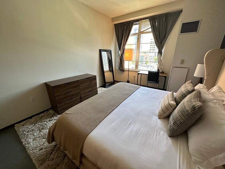 Building Photo - 211 E Berkeley St