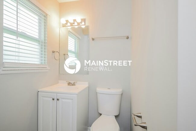 Building Photo - 3 Bedroom Pet-Friendly Home in Birmingham, AL with Main Street Renewal