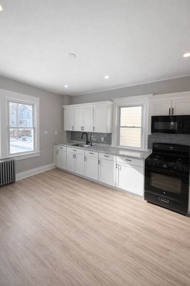 Building Photo - 47 Edgar St