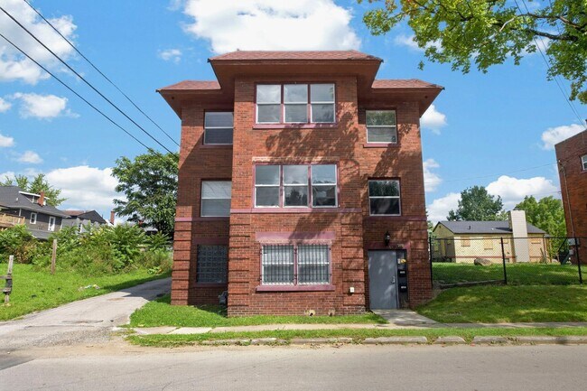 Building Photo - 1104-1106 Oakwood Ave