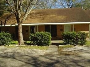 Building Photo - 615 Sunset Ln