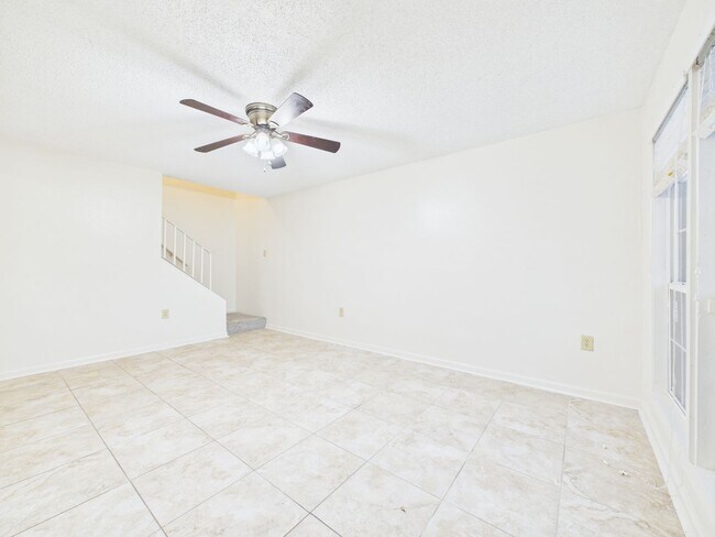 Building Photo - 809 Fox Run Ave