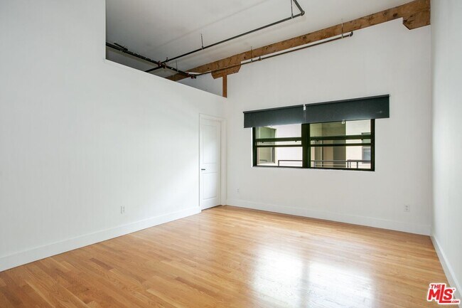 Building Photo - 215 S Santa Fe Ave