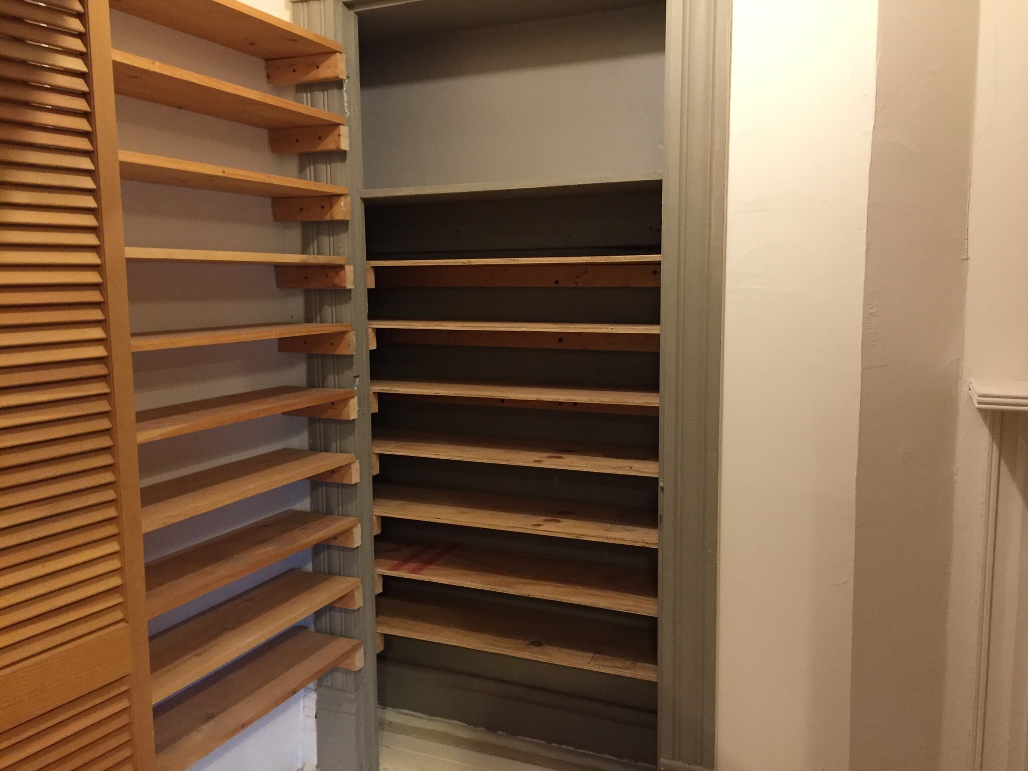 shoe/shelves - 4610 Liberty Ave