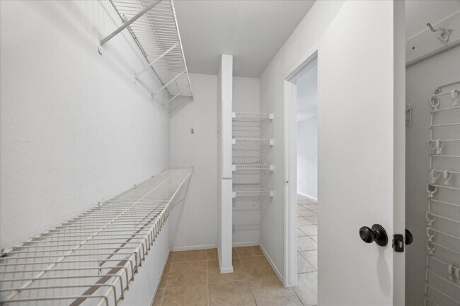 Building Photo - 2 Goldthread Ct
