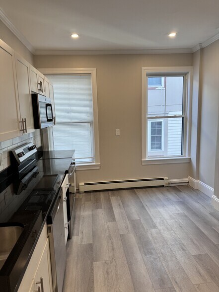 Apt 12 - 35 Brookline St