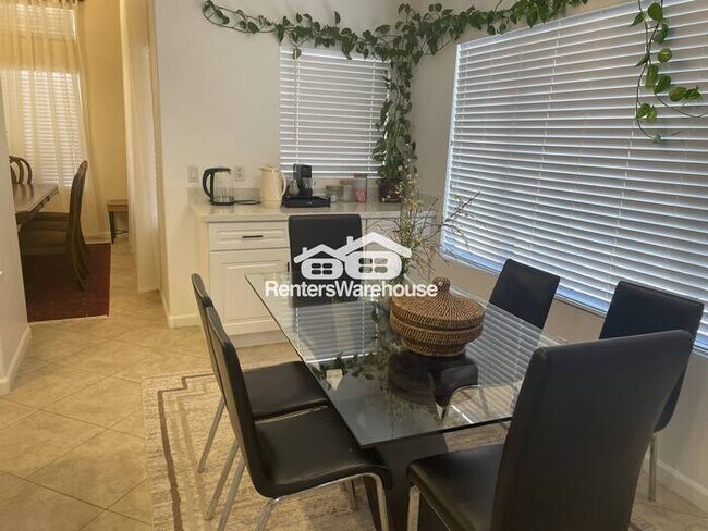 Building Photo - Hillcrest Beauty 4bed 3bath P00L Grass Bac...
