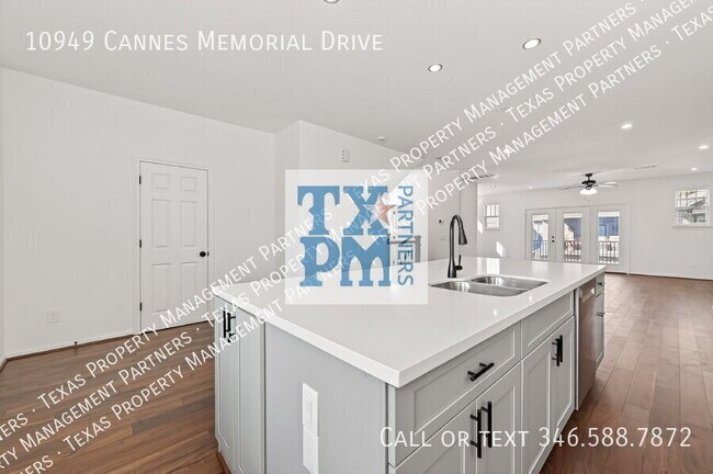 Building Photo - 10949 Cannes Memorial Dr