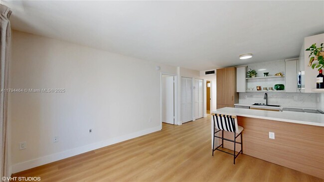 Building Photo - 1666 West Ave