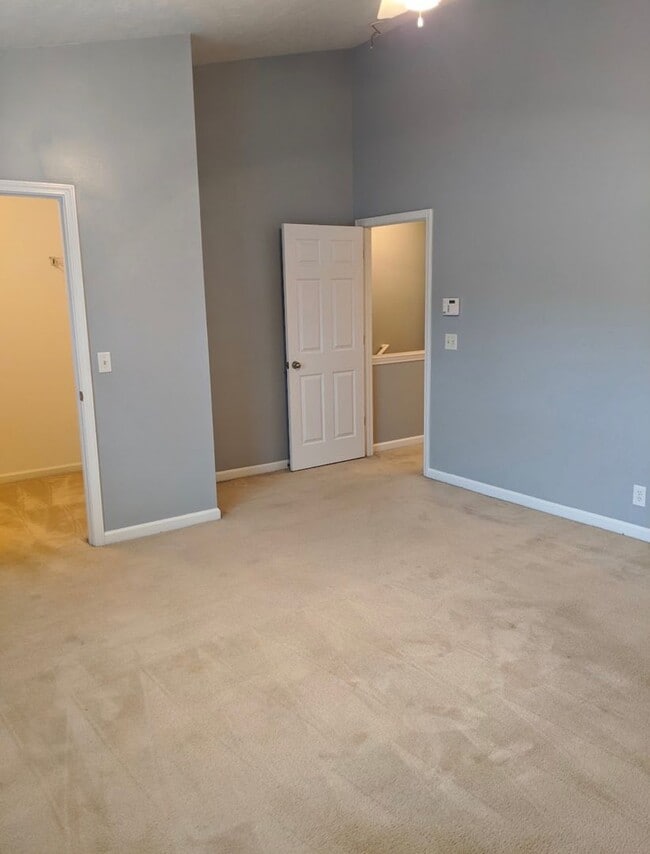 Building Photo - Donelson Townhome!