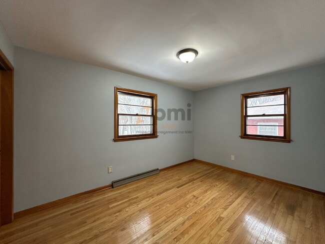 Building Photo - 202 E 68th Pl