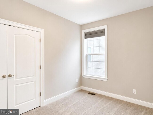 Building Photo - 3348 Burton Dr
