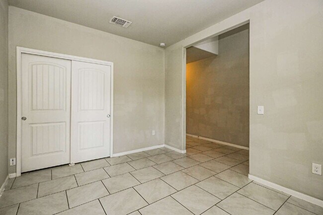 Building Photo - 9201 Sawyer Fay Ln
