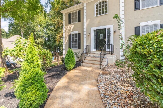 Building Photo - 736 Singley Dr